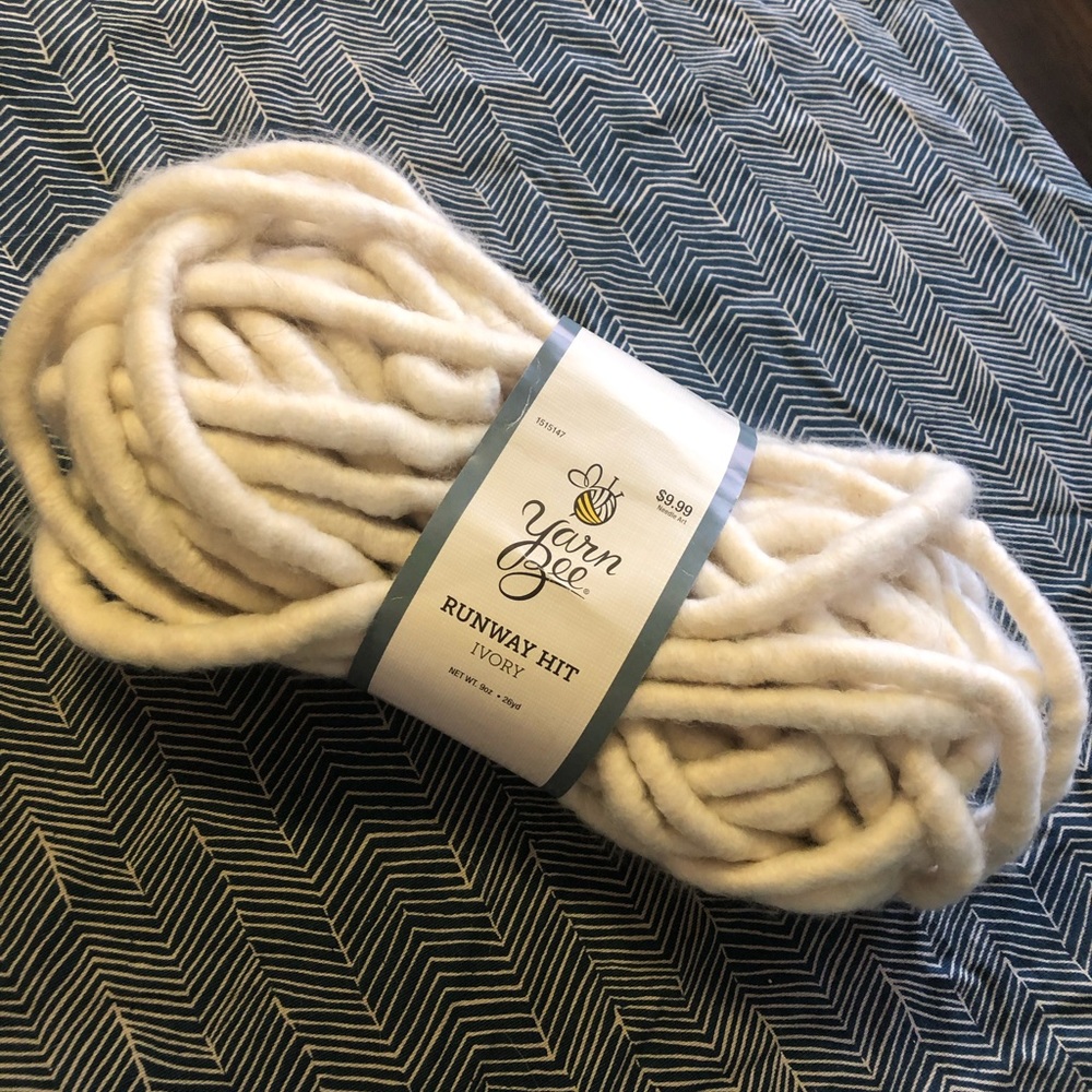 Yarn Bee runway hit - ivory